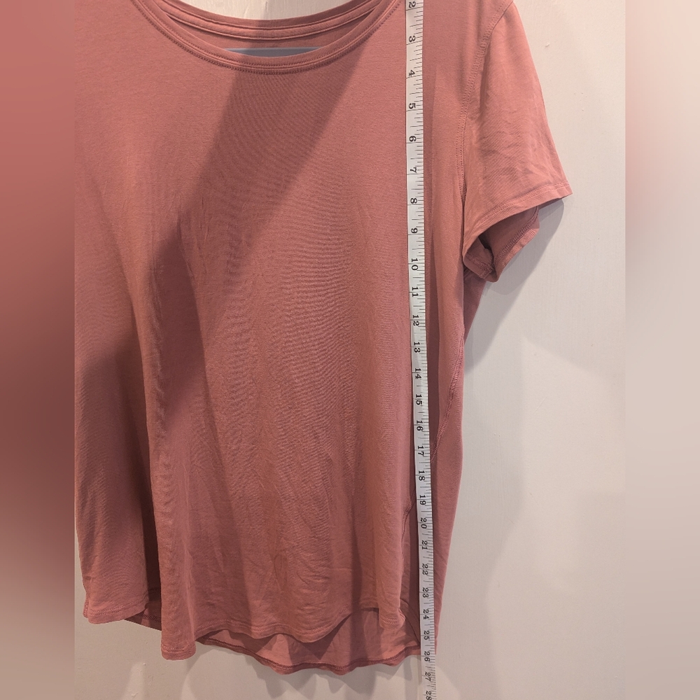 Women’s Lululemon coral crewneck tee Size Med - Picture 4 of 4